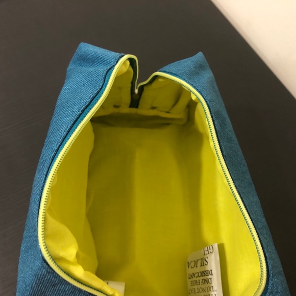 L’Occitane Cosmetic Bag - Picture 2 of 2